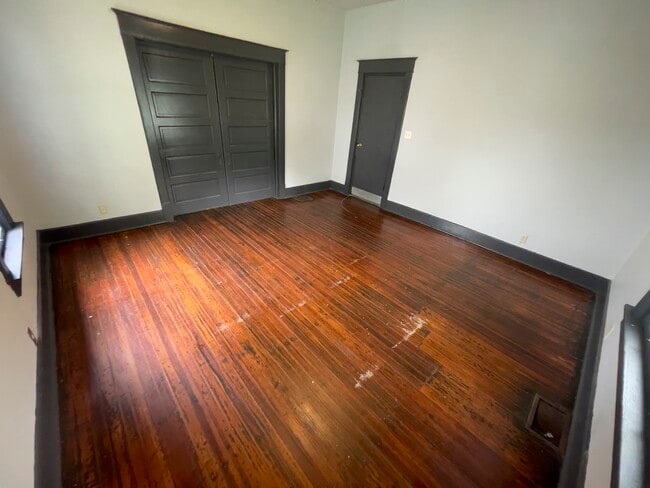 Building Photo - 103 N Beard St