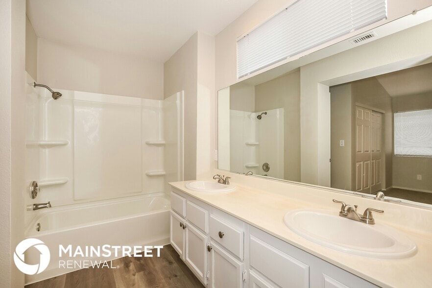 Building Photo - 1637 Bent Arrow Dr