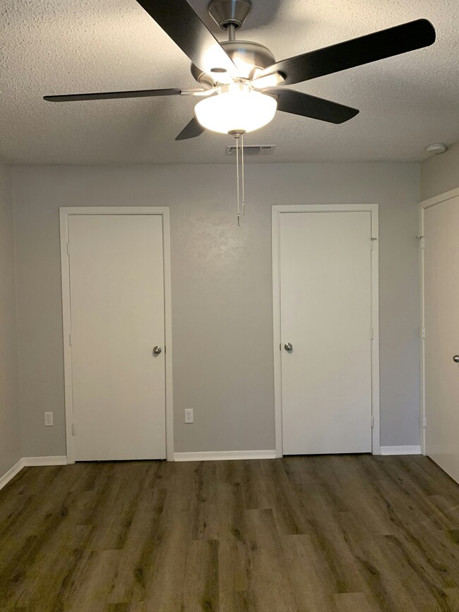 Building Photo - 404 Live Oak Dr