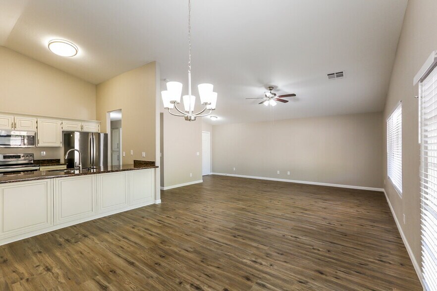 Building Photo - 2832 N 90th Ave