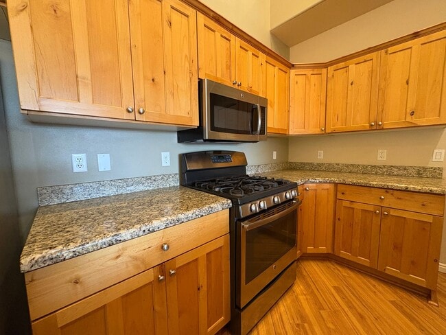 Building Photo - Millcreek Condo with Private Balcony & Pool!