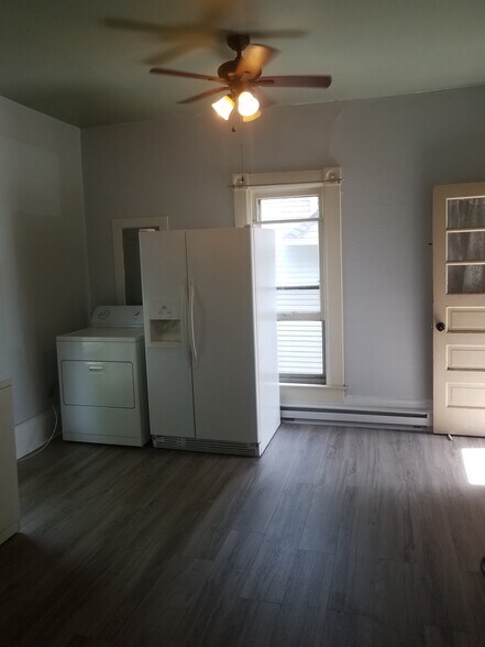 kitchen -- washer/dryer/fridge - 835 Washington Ave