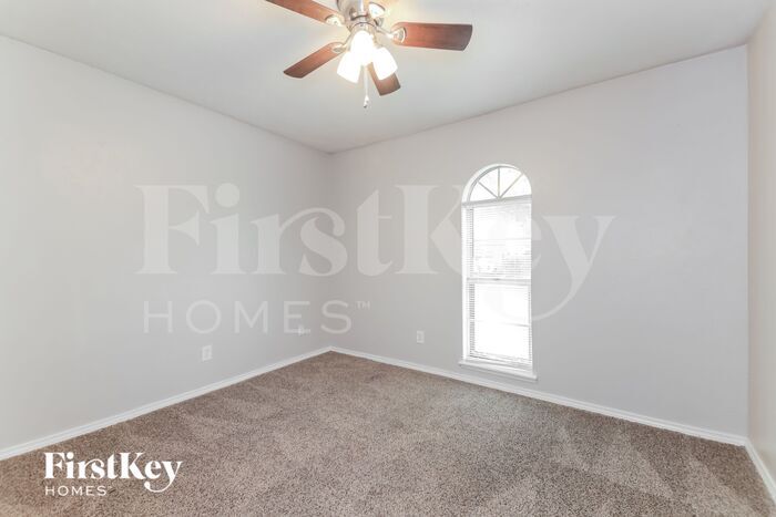 Building Photo - 1738 Dell Oak Dr
