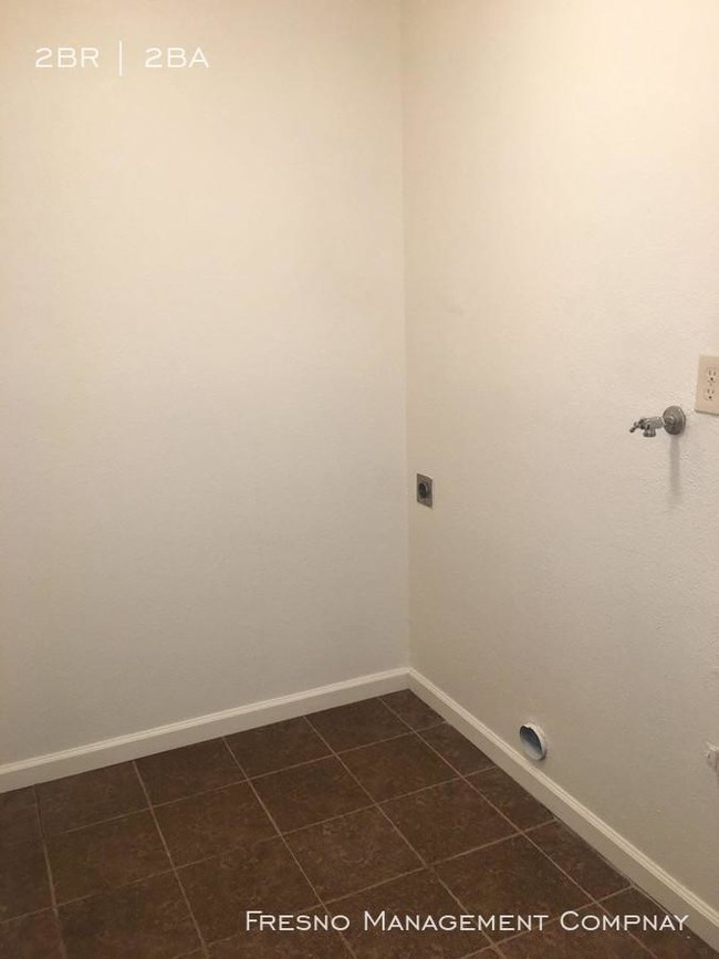 Building Photo - 2 bedroom in Clovis CA 93612