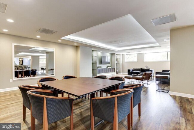 Building Photo - 2111 Wisconsin Ave NW