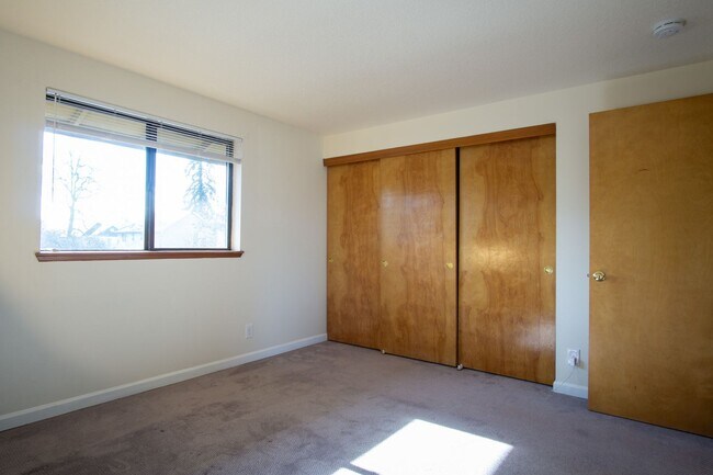 Building Photo - Updated Townhouse with Garage, Patio, DW, WD + FIREPLACE!!