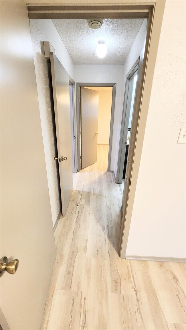 Building Photo - 22422 Deville Dr