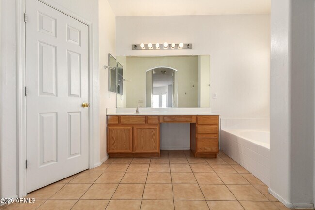 Building Photo - 513 W Beautiful Ln