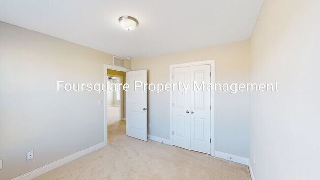 Building Photo - 3-Bed Home with Bonus Room, Home Office , Screened Porch  and Community Pool!