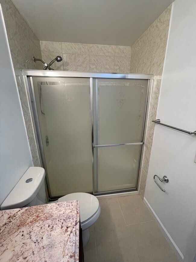 Building Photo - 8043 SE Highpoint Way