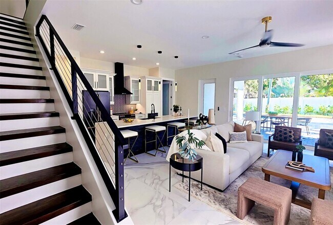 Building Photo - Bold Sarasota Bay Luxury Custom Home, 5 beds/4 baths, Private pool.