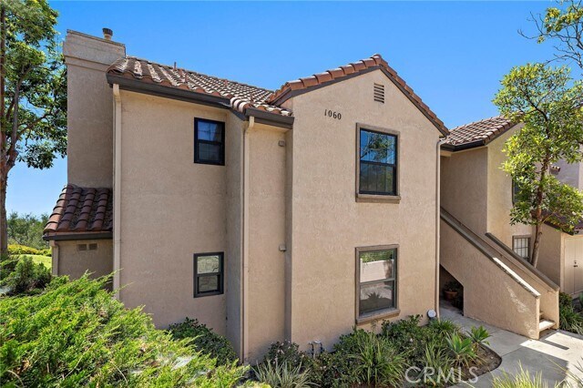 Building Photo - 1060 Calle Del Cerro