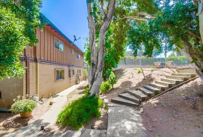 Building Photo - 145 La Cresta Heights Rd