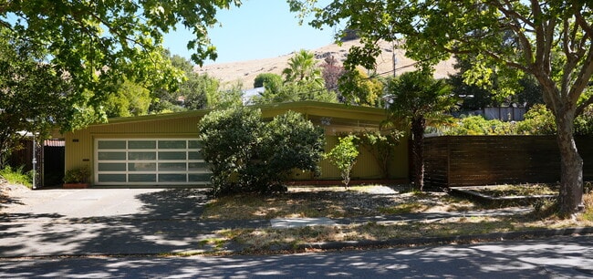Building Photo - 678 Las Colindas Rd