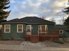 Building Photo - 2 Bedroom, 1 Bathroom Home - Close to Oregon Tech & Sky Lakes!