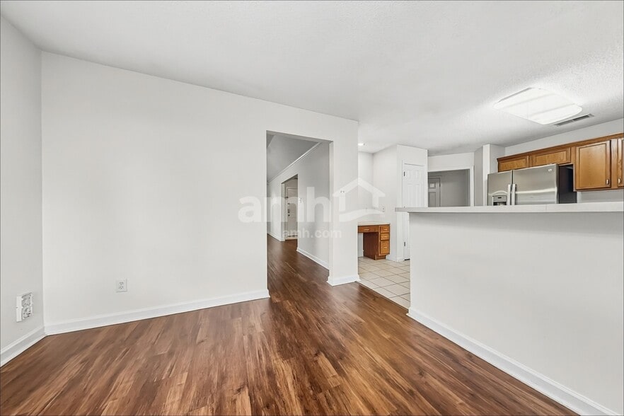 Building Photo - 1466 Far Dr
