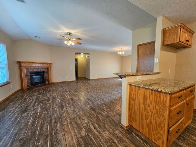 Building Photo - (3) Bed/(2) Bath in Tecumseh Ridge Addition Avail NOW! Pets Negotiable.