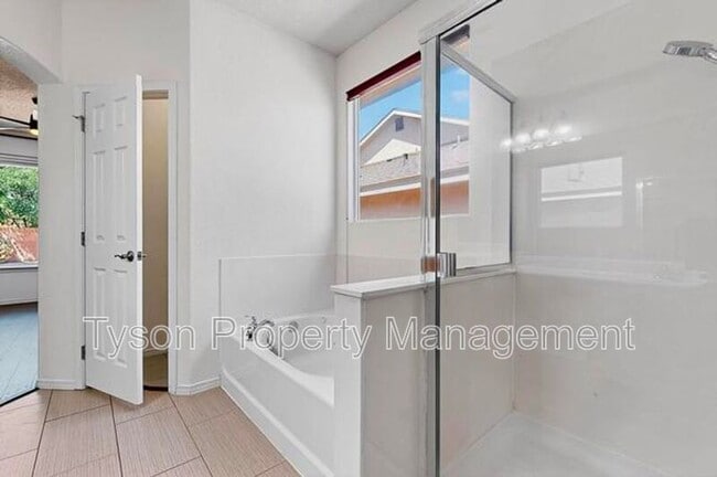 Building Photo - 10527 Brookville St NW