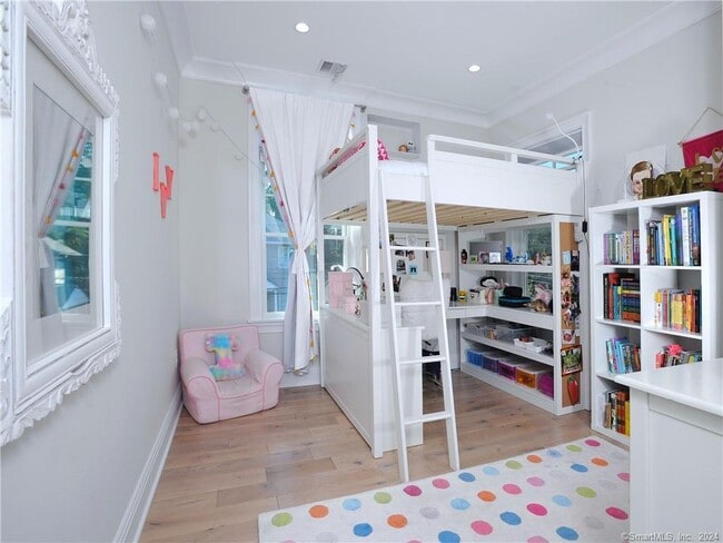 Building Photo - 1 Home Pl