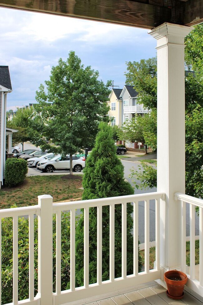 Building Photo - 1616 Kempton Pl