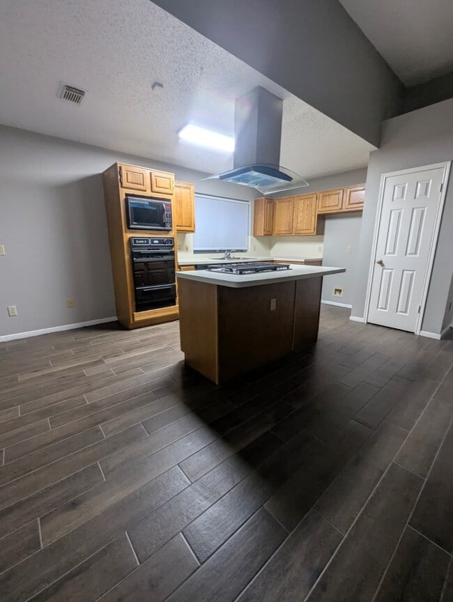 Building Photo - 827 Coral Tree Pl