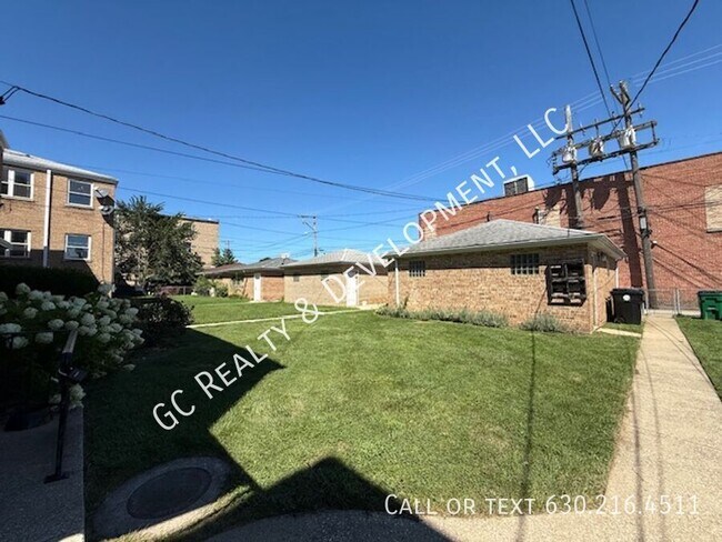 Building Photo - 2131 Grove Ave