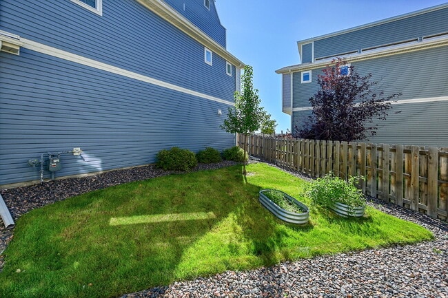 Building Photo - $2,595.00, 2-bed, 2.5-bath located in Aurora.