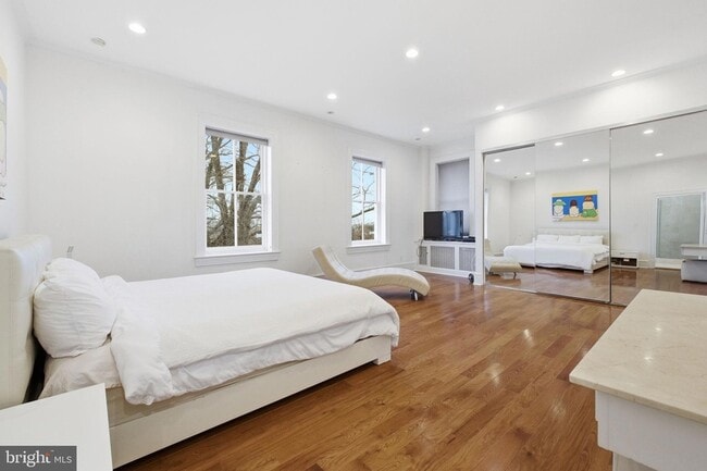 Building Photo - 3308 R St NW