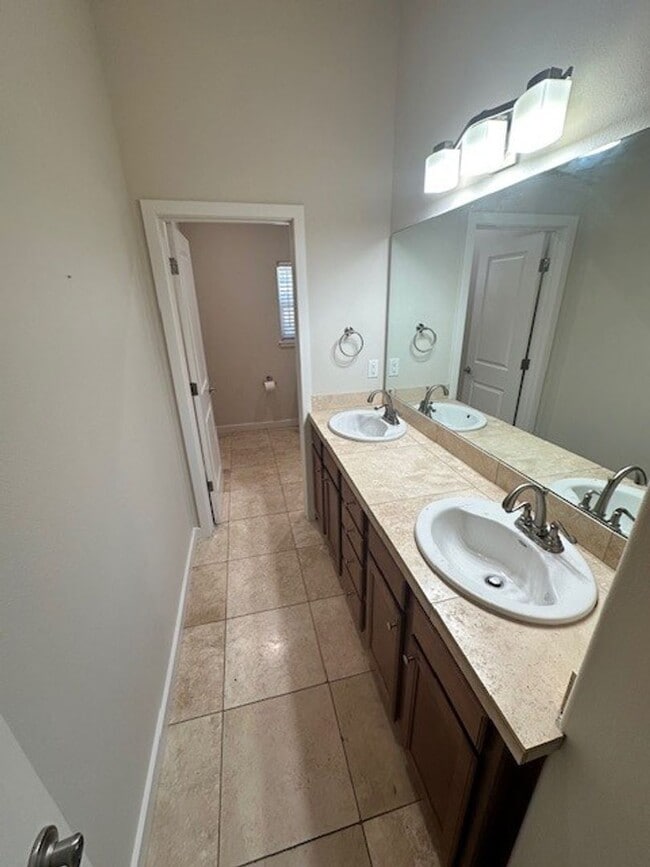 Building Photo - Lovely, recently remodeled 3Bd townhouse duplex! Available for viewing now! Call me to inquire to...