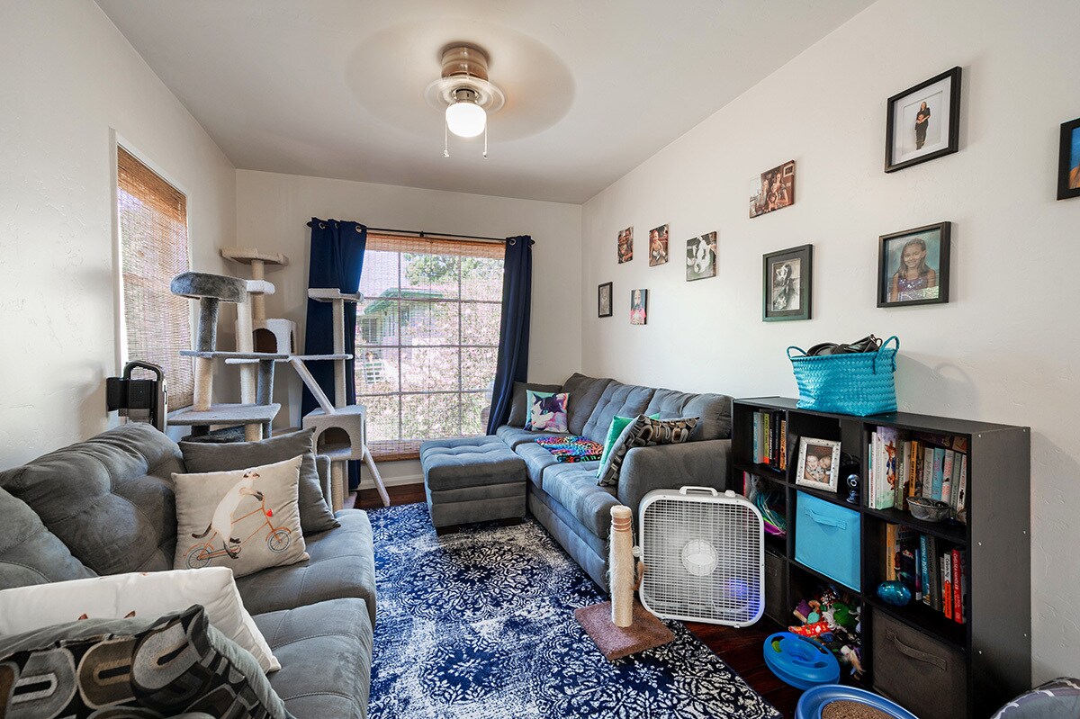 Building Photo - 4979 Randlett Dr