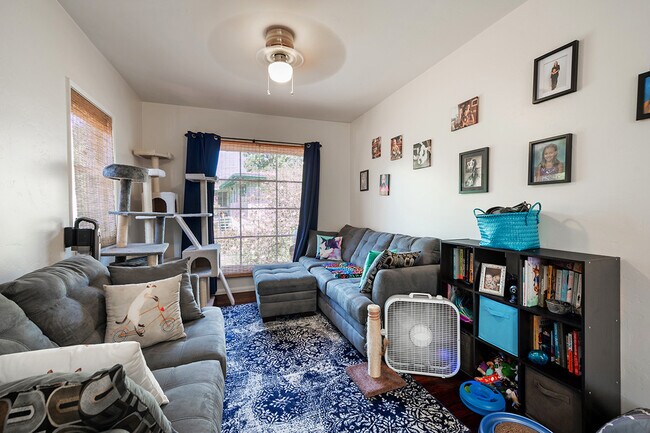 Building Photo - 4979 Randlett Dr