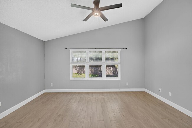 Building Photo - Renovated Brick Home in Gated Community
