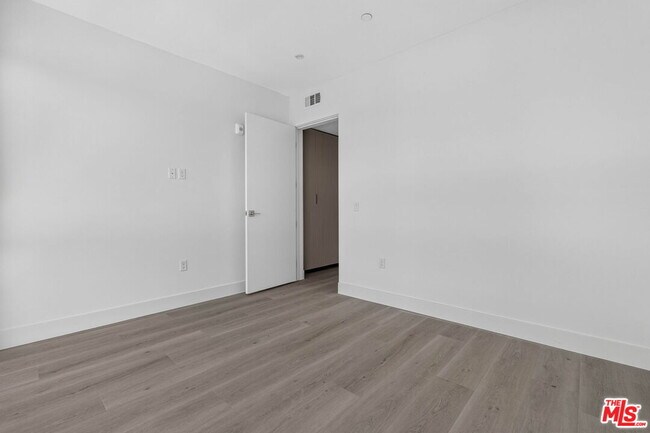 Building Photo - 1808 Lincoln Blvd