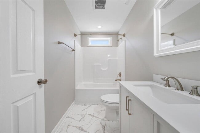 Building Photo - 1702 Baldwin Ave NE