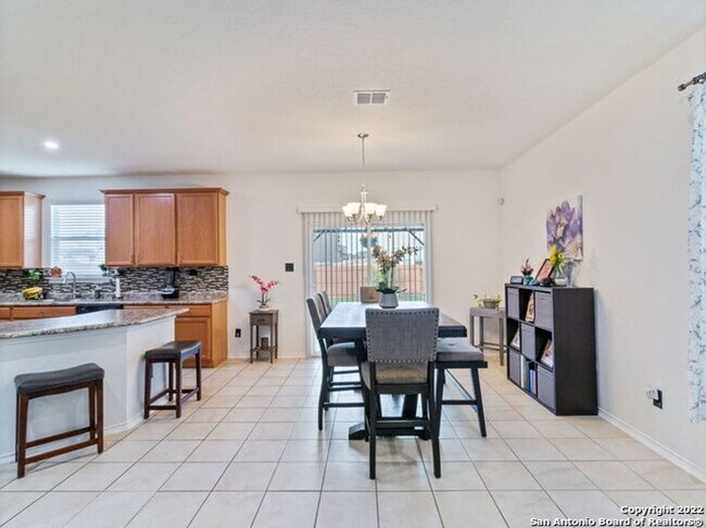 Building Photo - 3 Bedroom w/Game Room