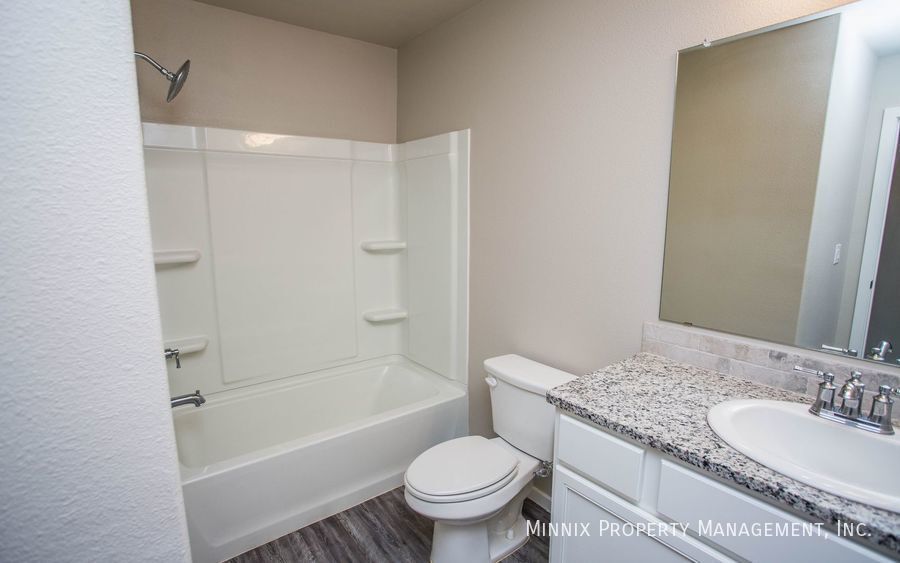 Building Photo - 2102 Langford Ave