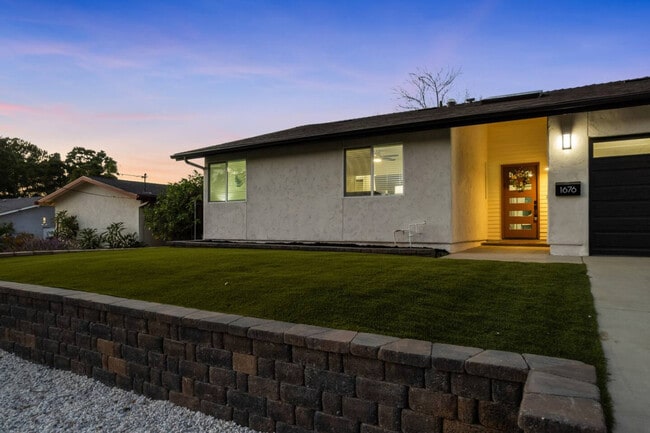 Building Photo - 1676 Raynell Way