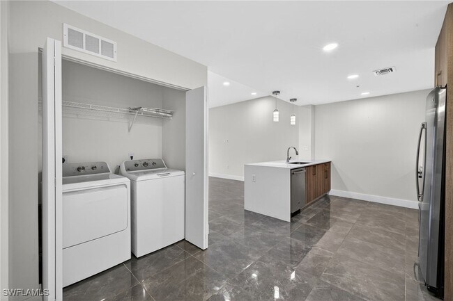 Building Photo - 26610 Rosewood Pointe Dr