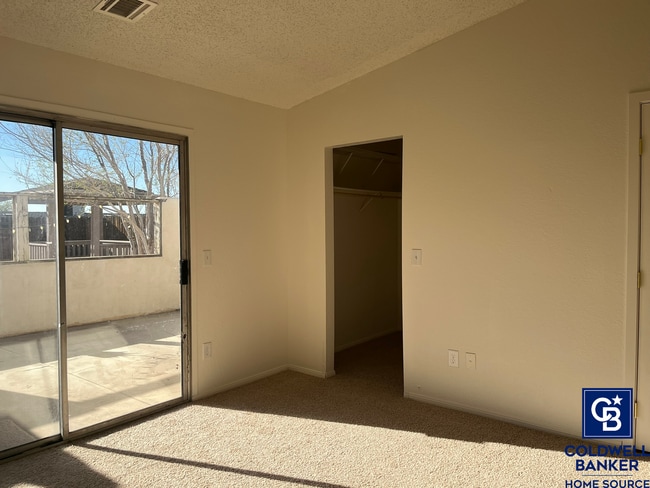 Building Photo - 4 Bedrooms 2 Bathroom home available in Victorville!!