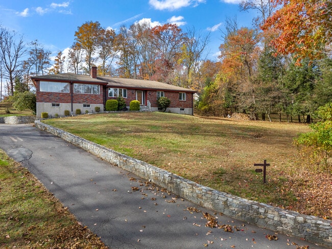 Building Photo - 117 Church Hill Rd