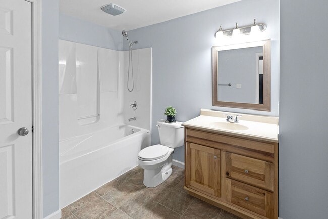 Building Photo - 113 E Apple St