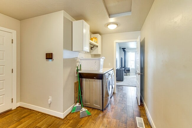 Building Photo - 48 S Cimarron Cir