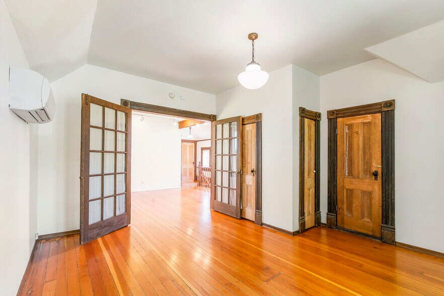 Building Photo - 3208 S Kelly Ave