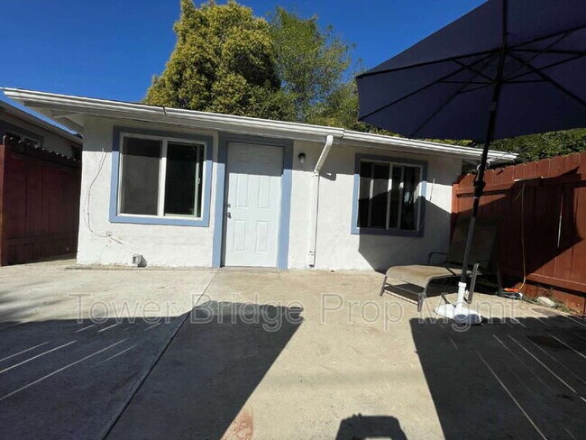 Building Photo - 474 Harding Ave