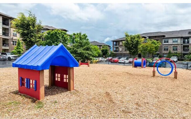 Building Photo - 200 Venue Wy