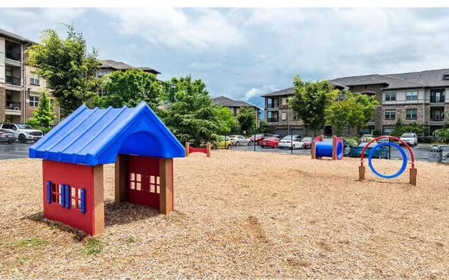 Building Photo - 700 Venue Wy