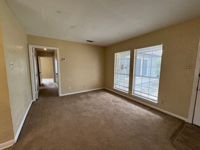 Building Photo - 2-Bedroom Duplex for Rent in Killeen