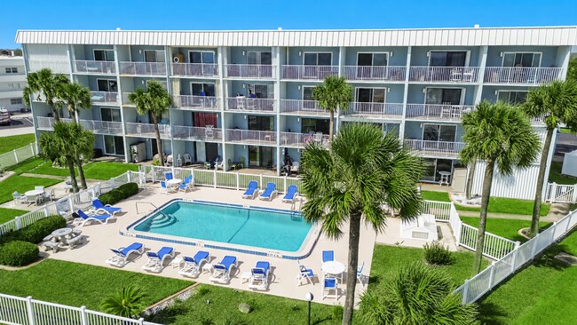 Building Photo - Oceanfront 2 Bedroom Condo with Stunning Views