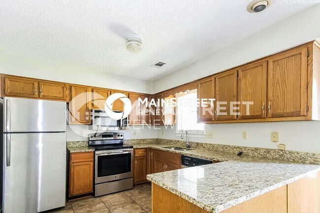 Building Photo - 3 Bedroom Pet-Friendly Home in Memphis, TN with Main Street Renewal