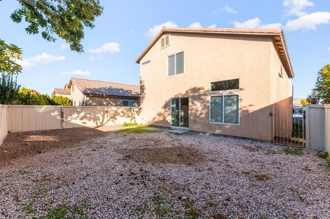 Building Photo - Modern Elegance Meets Spacious Comfort in a Unique Layout!